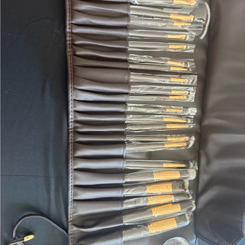 Professional Makeup Brush Set with Case